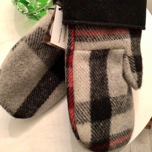 Edinburgh Tartan wool mittens new, made in Canada.